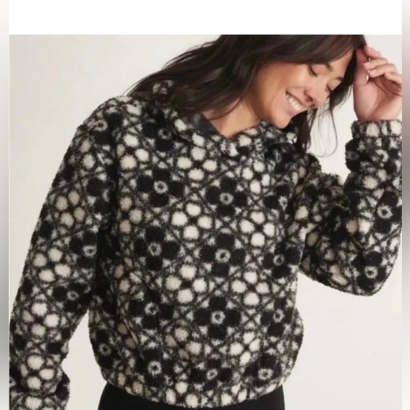 Marine Layer Sweaters - Marine Layer laid back Sherpa hoodie flowers medium